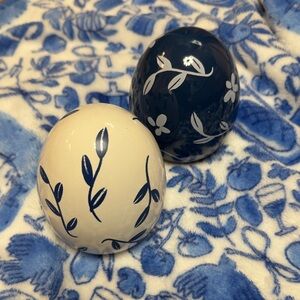 Elegant Ceramic Egg with Leaf Design